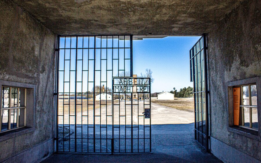 From Berlin: Sachsenhausen Concentration Camp Museum Tour - From Alexanderplatz to Sachsenhausen: a clear 5-hour rhythm