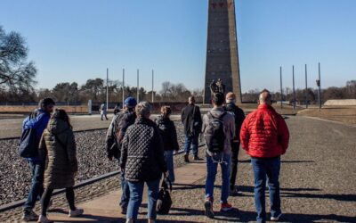 From Berlin: Sachsenhausen Concentration Camp Museum Tour - Meeting point, transit pass, and how not to lose time