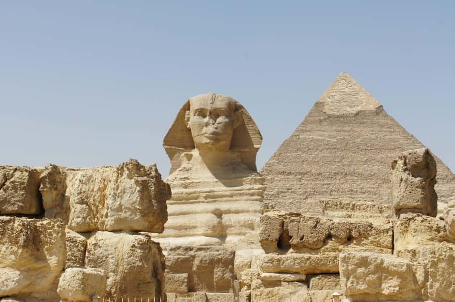 From Hurghada: Pyramids and Egyptian Museum Tour & Boat Ride - Lunch at a local restaurant: keep it simple and save energy