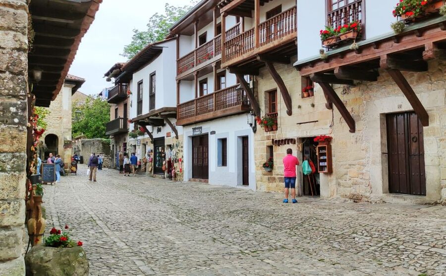 From Santander: Santillana del Mar & Altamira Museum Tour - From Santander to Santillana: a quick Camino del Norte ride