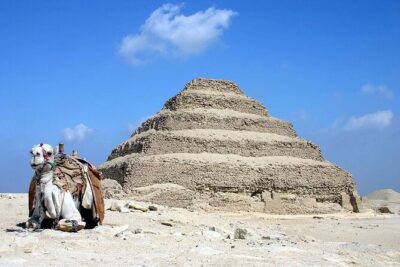 Giza pyramids, Sphinx, and the big museumum - Cheops and the Sphinx: where the scale becomes real