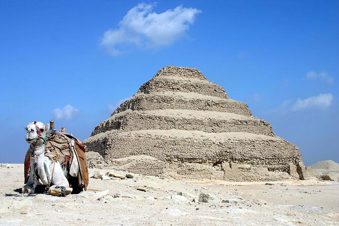 Giza pyramids, Sphinx, and the big museumum - Cheops and the Sphinx: where the scale becomes real