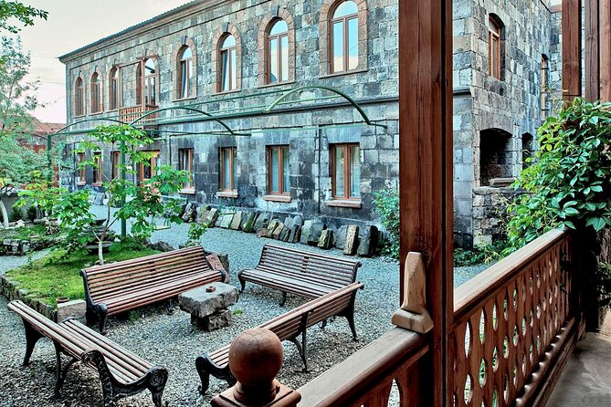 Group Tour: Gyumri (Urban Life museum, Black fortress, old town), Harichavank - Getting to the tour: Hyur Service, timing, and what to expect on the coach