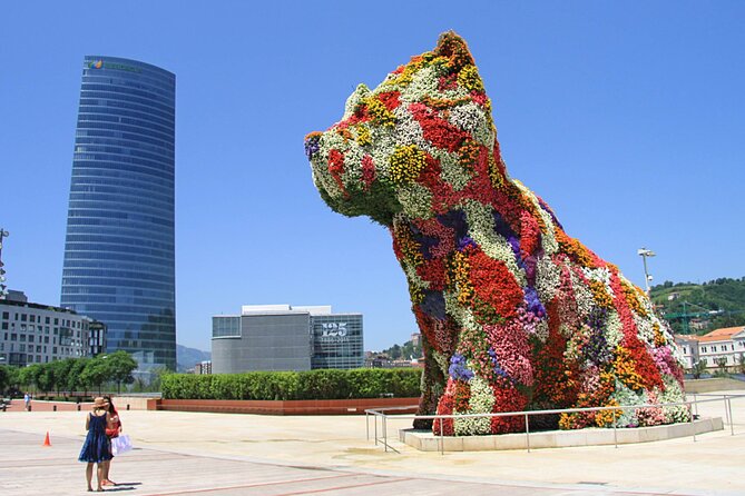 Guggenheim Bilbao Museum Private Tour - Starting outside: why the Frank Gehry building changes how you see the art