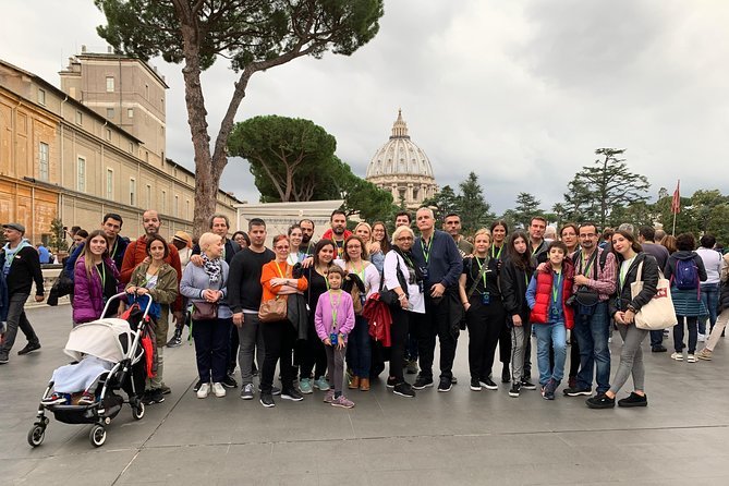 Guided tour of the Vatican Museums and Sistine Chapel in Spanish - Vatican Museums highlights: Pineapple Courtyard to Maps, Candelabra, and more