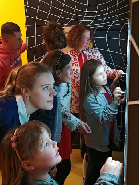 Hamburg: Ticket for the Paradox Museum - Mirror Rooms: walking straight gets complicated