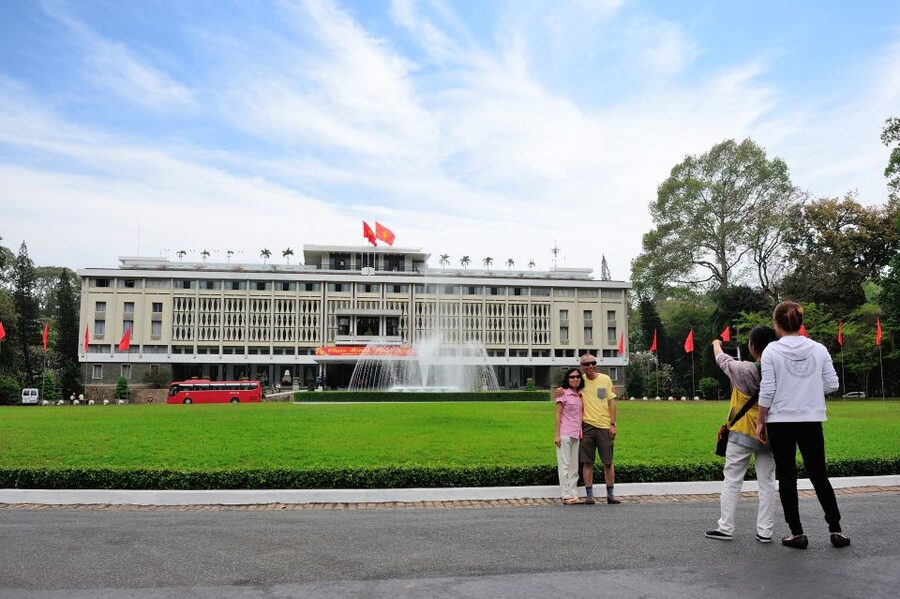 HCM: War Remnants Museum & Independence Palace Walking Tour - Independence Palace: Rooms, Purpose, and the Story Behind the 1975 Moment
