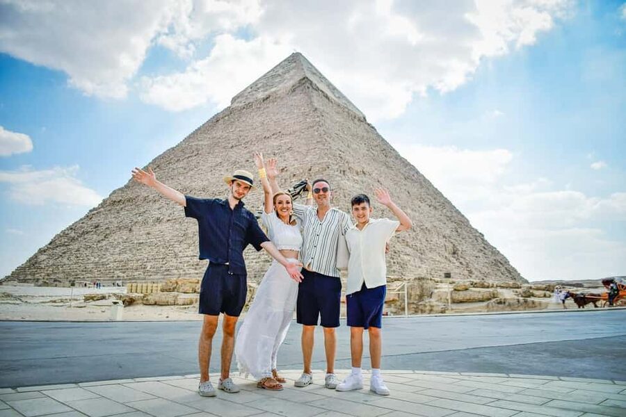 Hurghada: Cairo Pyramids, Sphinx & Egyptian Museum Day Trip - Key things that make this day trip work
