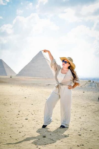 Hurghada: Cairo Pyramids, Sphinx & Egyptian Museum Day Trip - Giza Plateau and the Great Pyramid of Khufu: seeing scale up close