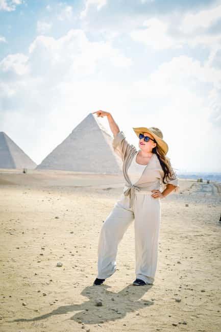 Hurghada: Cairo Pyramids, Sphinx & Egyptian Museum Day Trip - Giza Plateau and the Great Pyramid of Khufu: seeing scale up close