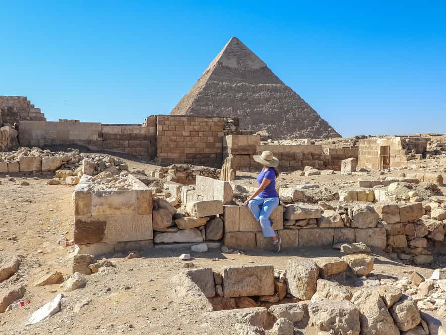 Hurghada: Cairo Pyramids, Sphinx, Museum & Bazaar Day Tour - Group size, guide styles, and how problems get handled