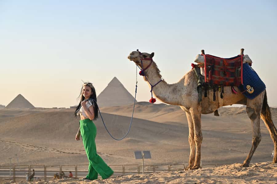 Hurghada Day Trip to Giza Pyramids, Sphinx, Museum and lunch - Giza Plateau: Great Pyramid, Sphinx, and Valley Temple in one guided run