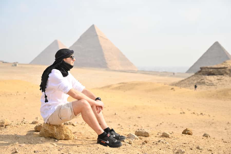 Hurghada: Giza Pyramids, Sphinx, Museum & Old Souq Day Trip - Giza Plateau with an Egyptologist: Pyramids, Sphinx, and Valley Temple