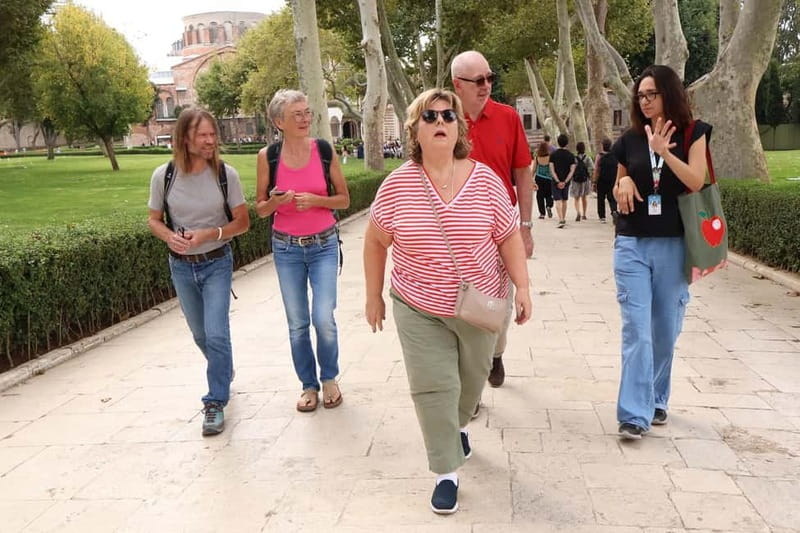Istanbul: Topkapi Palace and Harem Museum Tour with Ticket - Who should book this Topkapi + Harem guided tour?