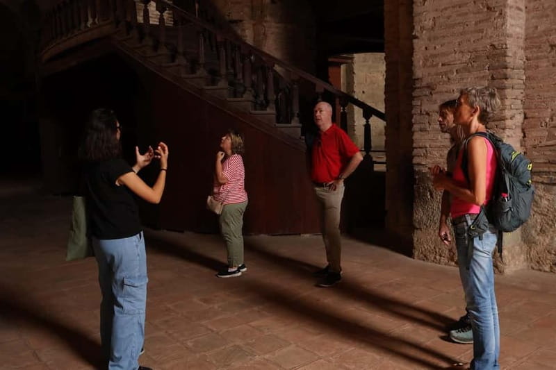 Istanbul: Topkapi Palace and Harem Museum Tour with Ticket - The Imperial Treasury area: where artifacts have context