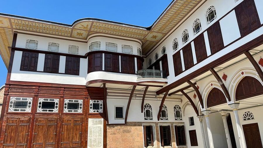 Istanbul: Topkapi Palace & Harem Museum Ticket & Audio Guide - Timed Entry at Topkapi: How the Chimney Bistro Meet-up Works