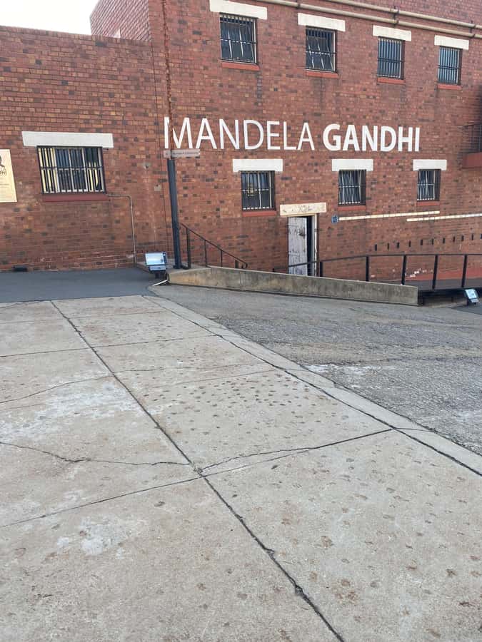 Johannesburg: Full-Day Tour with Soweto and Apartheid Museum - Quick Johannesburg CBD context and practical photo stops