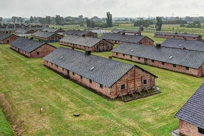 Krakow: Auschwitz-Birkenau Tour & Museum Expert Guide - The guide and the “approved” difference