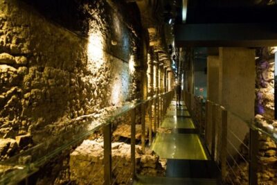 Krakow: Rynek Underground Museum Guided Tour - The 90-Minute Rhythm: How the Guided Format Works