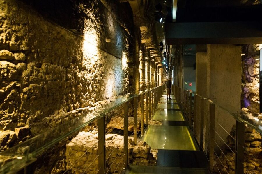 Krakow: Rynek Underground Museum Guided Tour - The 90-Minute Rhythm: How the Guided Format Works
