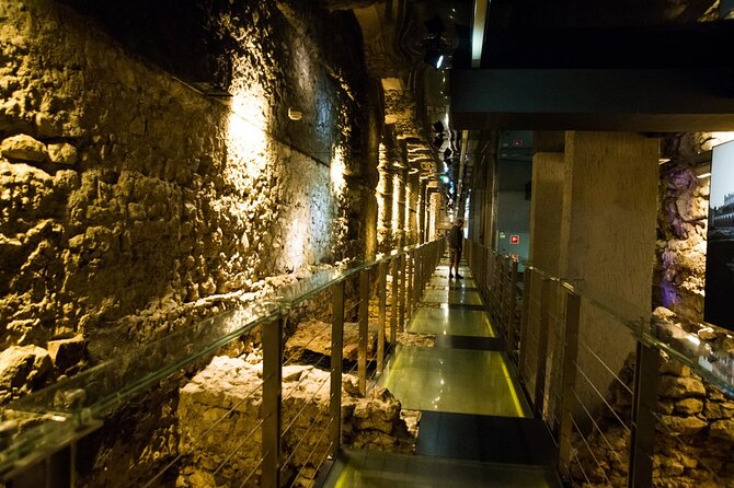 Krakow: Rynek Underground Museum Skip-the-line Guided Tour - What you actually see: medieval streets, stalls, and burial reconstructions