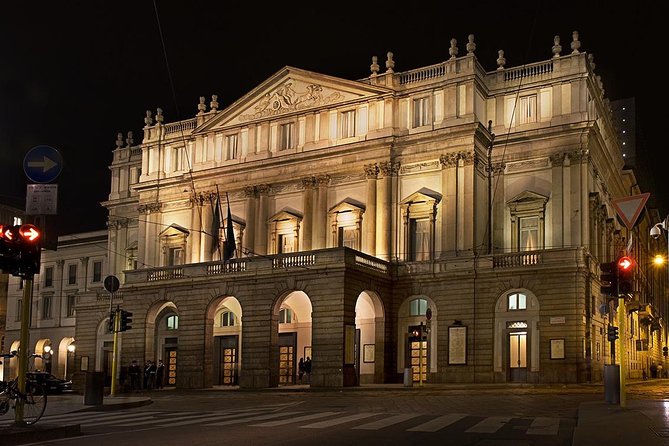 La Scala Theatre and Museum Tour in Milan With Private Guide - First stop: what you really see from La Scala’s opera boxes