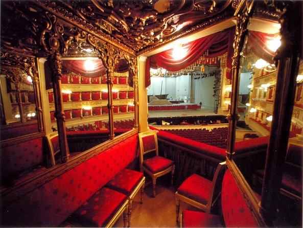 La Scala Theatre and Museum Tour in Milan With Private Guide - Your guide, your group, and the “private” naming puzzle