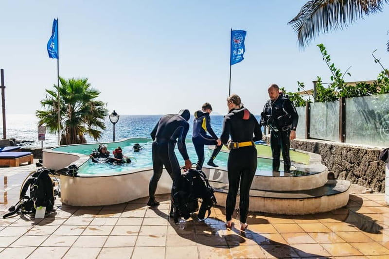 Lanzarote: Scuba Dive at Museo Atlántico for Beginners - Speedboat transfer to the museum: quick route, clear focus
