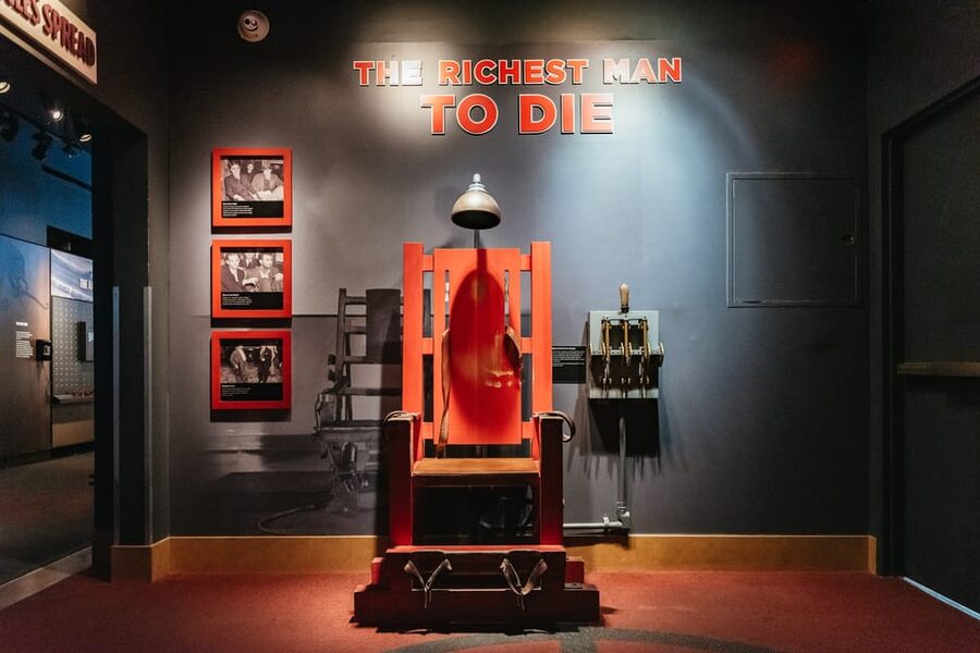 Las Vegas: Mob Museum General Admission - Getting there: The Mob Museum near Fremont Street and what parking costs