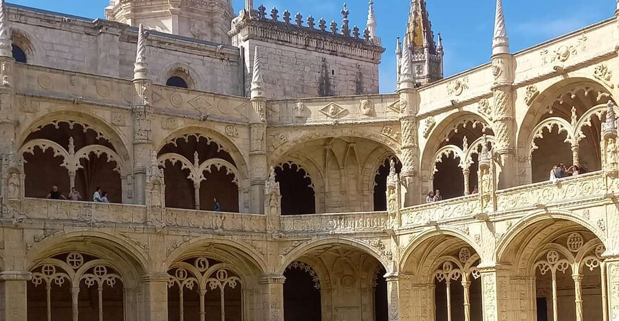 Lisbon: Belem, Jeronimos Monastery, and Coach Museum Tour - Meeting Mosteiro Jerónimos and Getting In First