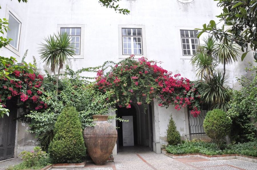 Lisbon: National Tile Museum E-Ticket & Audio Guide - Using the audio guide inside: how to make it feel smooth