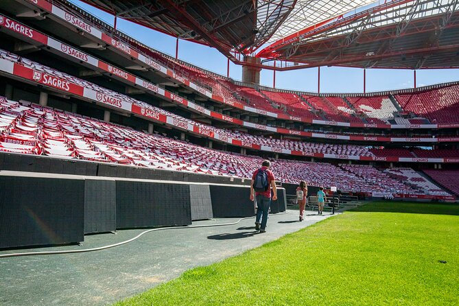 Lisbon SL Benfica Stadium & Museum Tour with Scarf - The VR 3-D experience and what you actually take home: the scarf