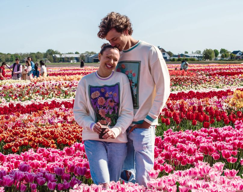 Lisse: Tulip Experience Ticket with Tulip Garden and Museum - Souvenirs and the regional market for practical Dutch gifts