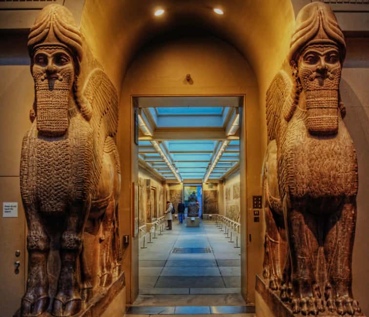 London: British Museum + Guided Tour + Priority Entry - Entering the British Museum: Finding Your Guide at the Lions