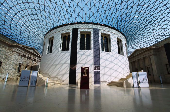 London: Tour of the British Museum - The Building Itself: A Classical Greece Mood Setter