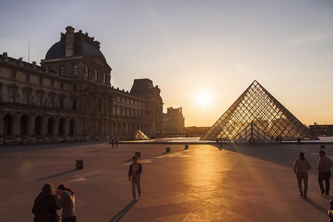 Louvre Museum - Highlights Tour with Mona Lisa - Inside the Louvre: Mona Lisa, Slaves, Winged Victory, and more