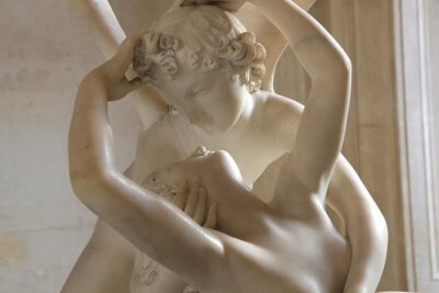 Louvre Museum - Highlights Tour with Mona Lisa - What the palace-history focus gets right (and where it can miss)