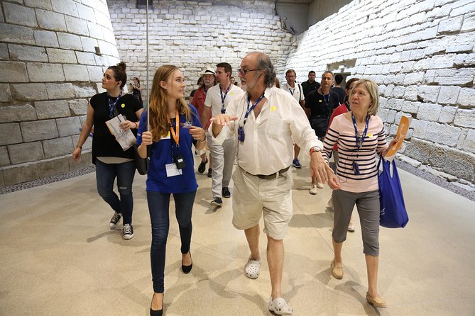 Louvre Museum Masterpieces Guided Tour with Access - Inside the Louvre: how the tour keeps you from getting lost