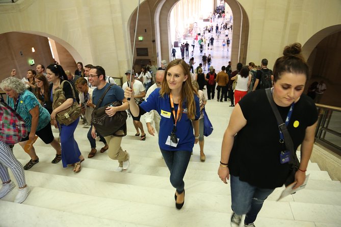 Louvre Museum Masterpieces Guided Tour with Access - Small-group versus private: where your experience changes