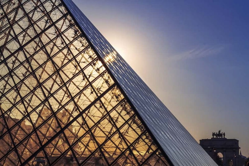 Louvre Museum: Mona Lisa Without the Crowds Last Entry Tour - Finding your group: the Arc de Triomphe du Carrousel meeting point