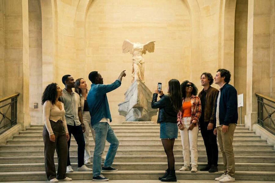 Louvre Priority Access Mona Lisa & Museum Icons Guided Tour - Meeting point reality: arrive prepared, look for the team