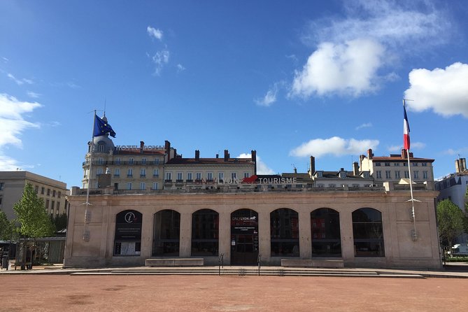 Lyon City Card Public Transportation & 40 attractions - Picking up your card and mapping day one from the Bellecour area