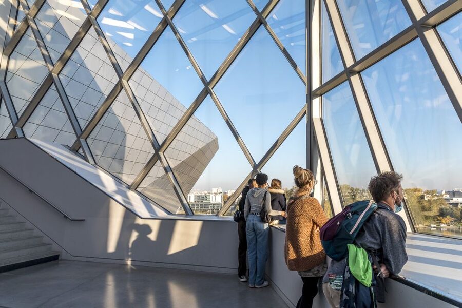 Lyon: Musée des Confluences Entrance Ticket - Where breaks fit in: lockers and roof terrace lunch time