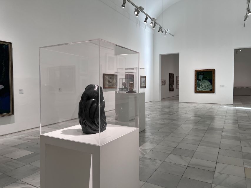 Madrid: Guided Tour of Reina Sofía Museum with Entry Ticket - Small-group pacing: you’ll want to ask questions