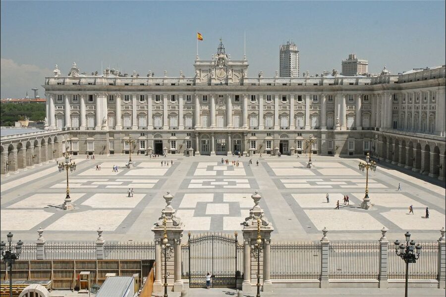 Madrid: Prado Museum and the Royal Palace Guided Tour - The walk through Madrid’s center: Neptune Fountain to Puerta del Sol