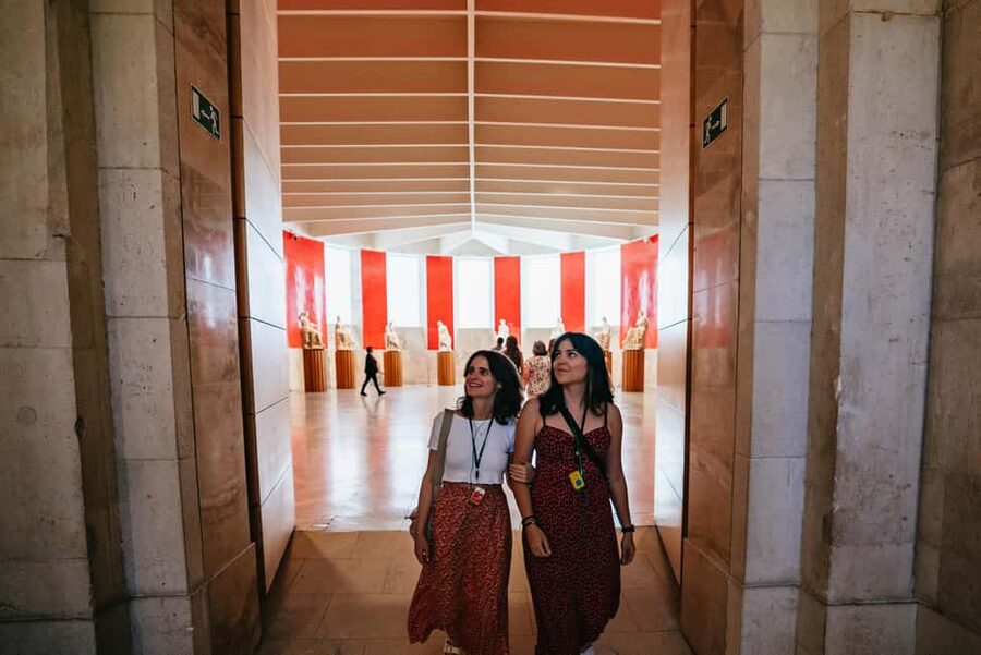 Madrid: Skip-the-Line Prado Museum Guided Tour - Getting in fast: meeting point and skip-the-line reality