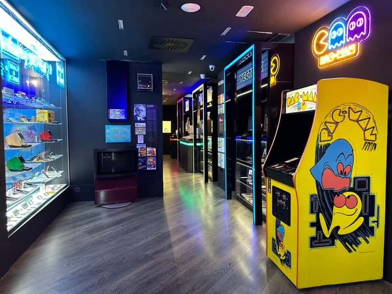Malaga: OXO Video Game Museum Ticket Entry - The 3D room start: getting your bearings fast