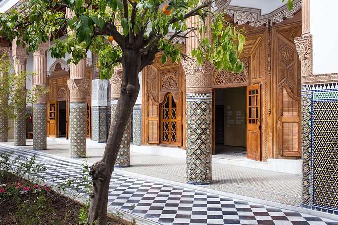 Marrakech: Palace, Museum, Madrasa & Medina Highlights Tour - Rahba Kedima and the Last Walk Back to Jemaa el-Fna