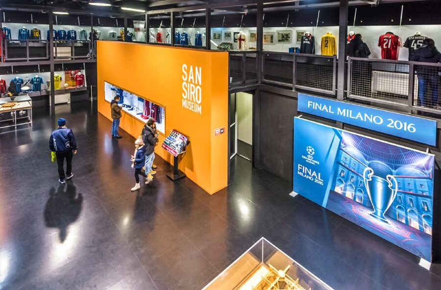 Milan: San Siro Stadium and Museum Guided Tour - VR moment, photo angles, and the store-bar finish