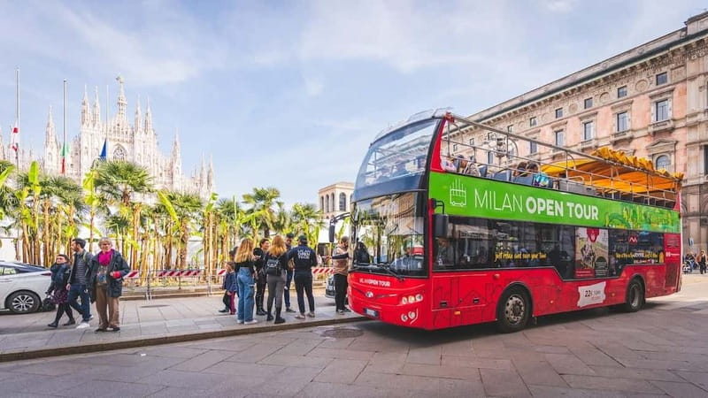Milan: Skip-the-Line La Scala Museum Tour + Hop On Hop Off - Inside the theatre from a box: the payoff, with a caveat